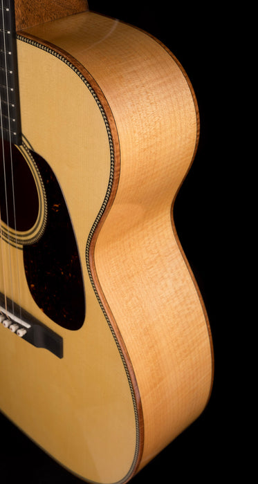 Martin Custom Shop 00-28 Deep Body Pacific Big Leaf Flamed Maple With Sitka Spruce With Case