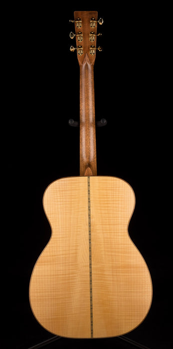 Martin Custom Shop 00-28 Deep Body Pacific Big Leaf Flamed Maple With Sitka Spruce With Case