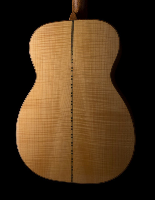 Martin Custom Shop 00-28 Deep Body Pacific Big Leaf Flamed Maple With Sitka Spruce With Case