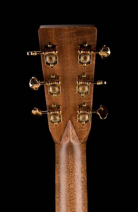 Martin Custom Shop 00-28 Deep Body Pacific Big Leaf Flamed Maple With Sitka Spruce With Case