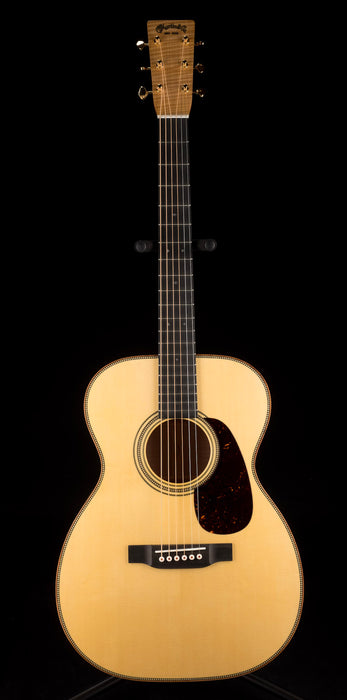 Martin Custom Shop 00-28 Deep Body Pacific Big Leaf Flamed Maple With Sitka Spruce With Case