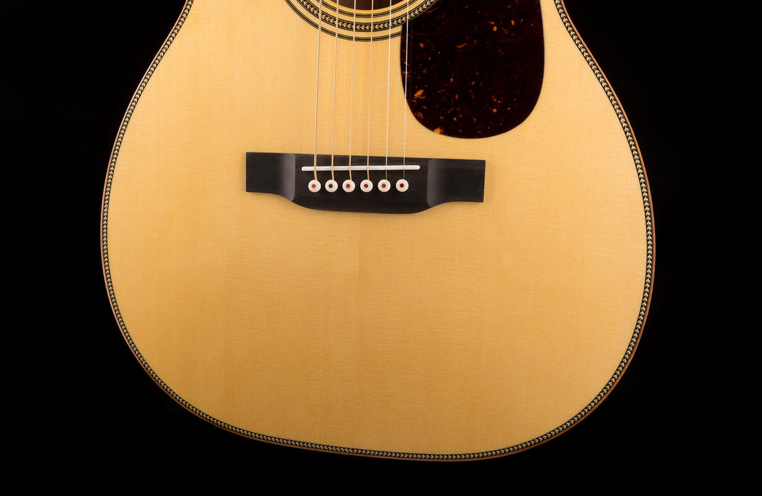 Martin Custom Shop 00-28 Deep Body Pacific Big Leaf Flamed Maple With Sitka Spruce With Case