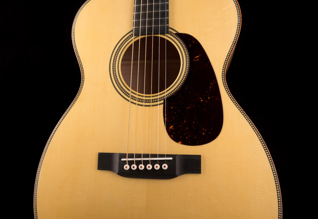 Martin Custom Shop 00-28 Deep Body Pacific Big Leaf Flamed Maple With Sitka Spruce With Case