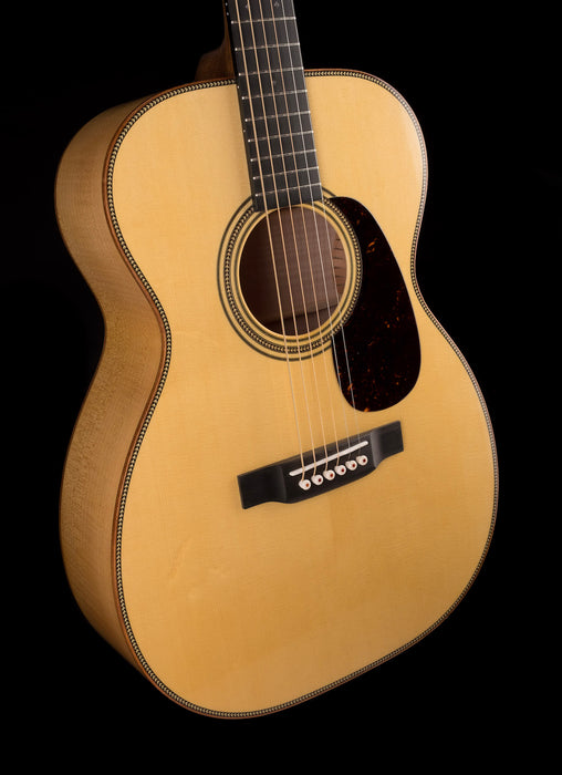 Martin Custom Shop 00-28 Deep Body Pacific Big Leaf Flamed Maple With Sitka Spruce With Case