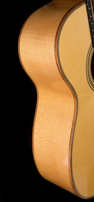 Martin Custom Shop 00-28 Deep Body Pacific Big Leaf Flamed Maple With Sitka Spruce With Case